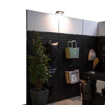 FlexiSlot-® Slatwall Messestand "Style" - 2.850 x 2.800 mm hjørnestand